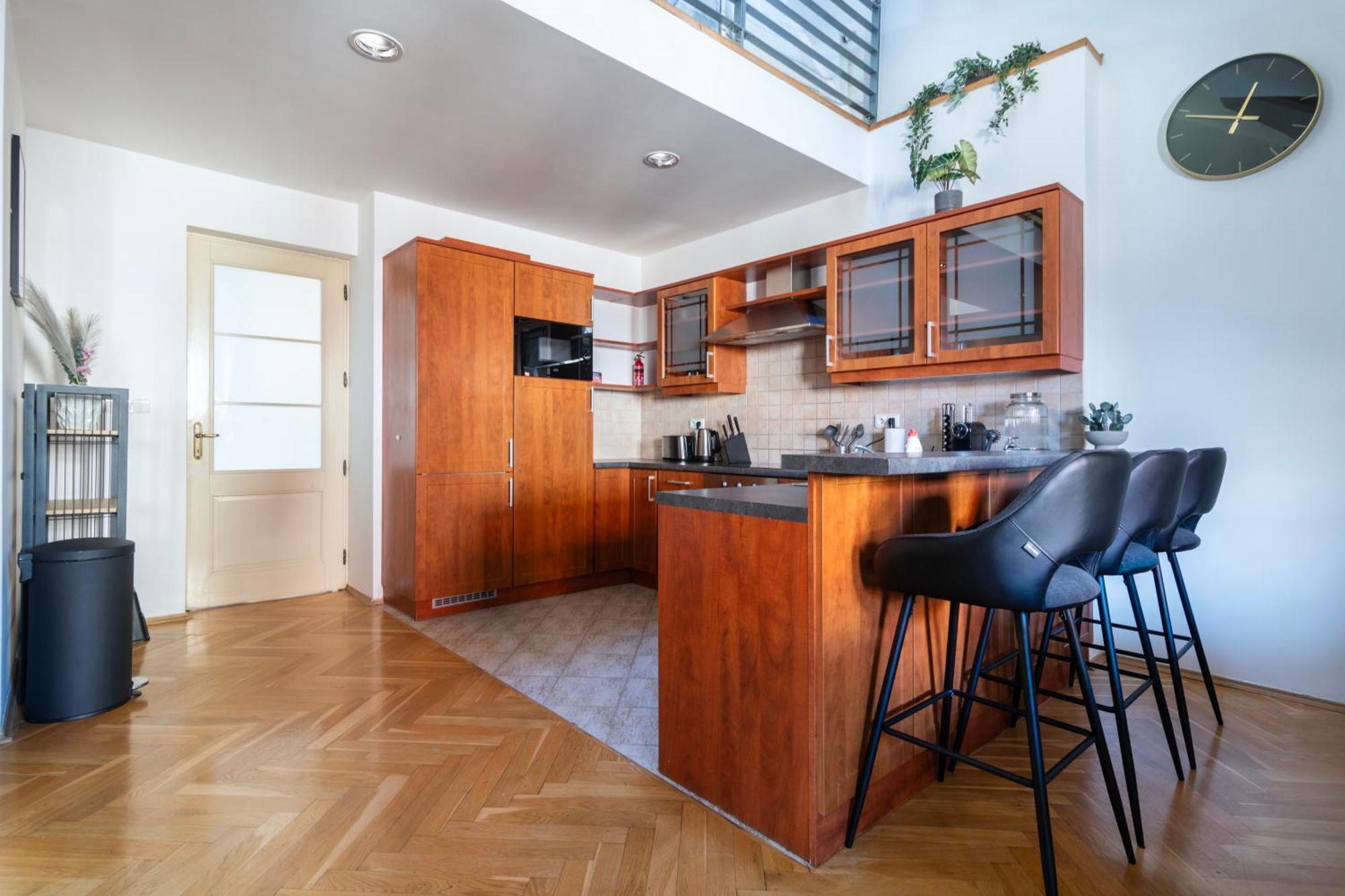 Duplex 165m2 With Views Only 30 Seconds To Charles Bridge Daire *