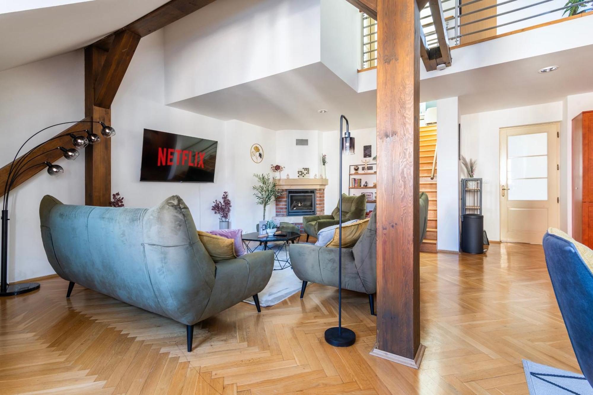Duplex 165m2 With Views Only 30 Seconds To Charles Bridge Daire Prag