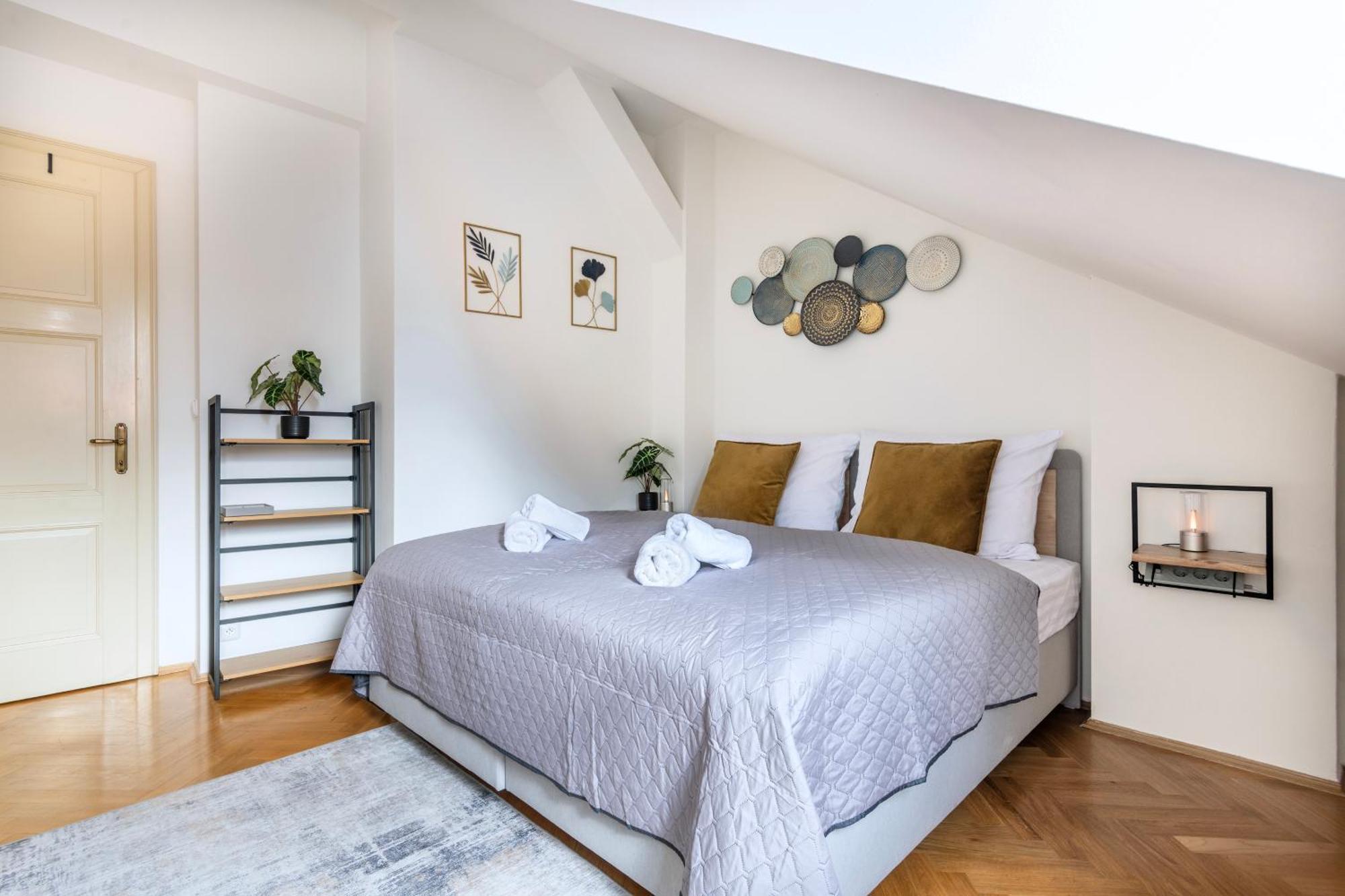 Duplex 165m2 With Views Only 30 Seconds To Charles Bridge Daire Prag